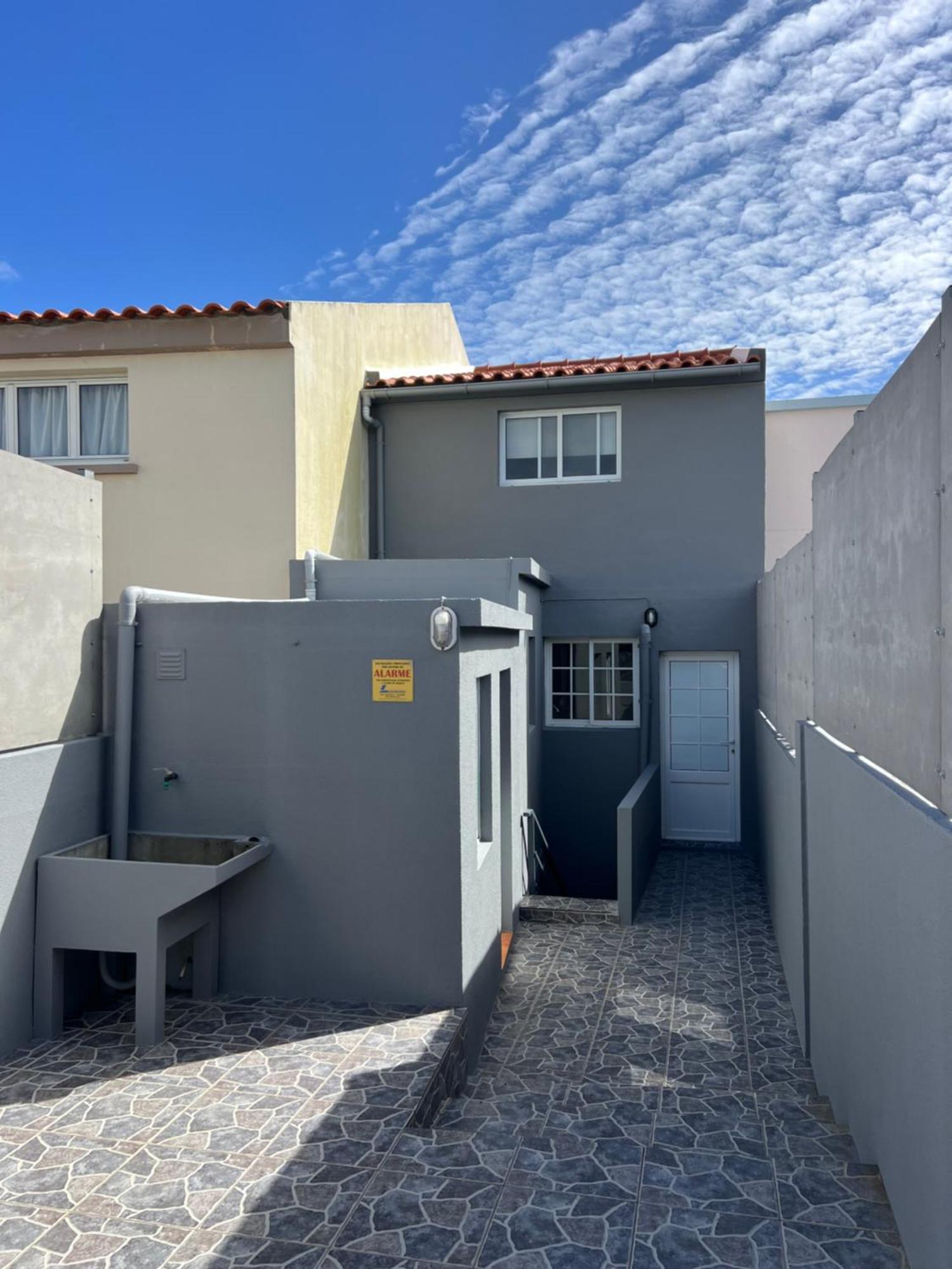 Casa A 2 Minutos A Pe De Piscina Natural Ponta Delgada  Bagian luar foto