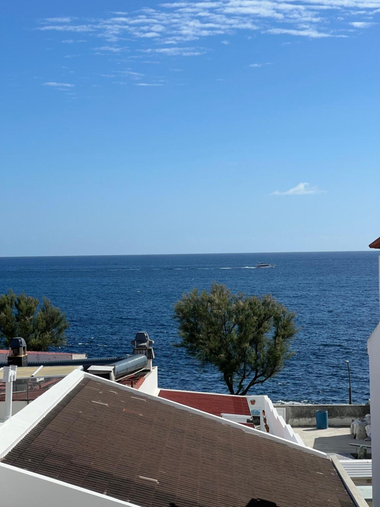 Casa A 2 Minutos A Pe De Piscina Natural Ponta Delgada  Bagian luar foto