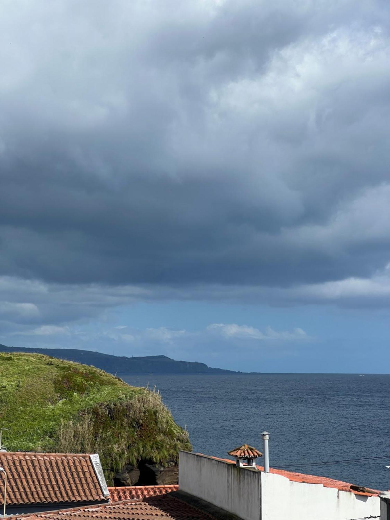 Casa A 2 Minutos A Pe De Piscina Natural Ponta Delgada  Bagian luar foto